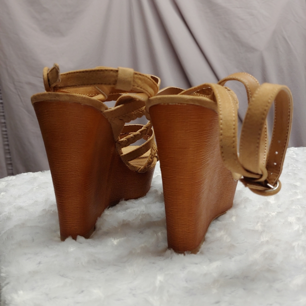 Latch Sandal - Picture 4 of 7